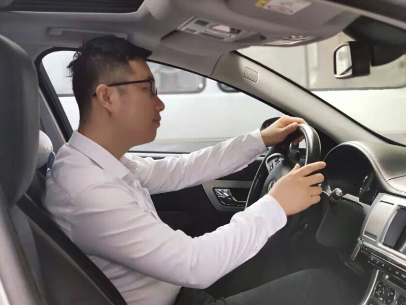 高溫下的環(huán)保人